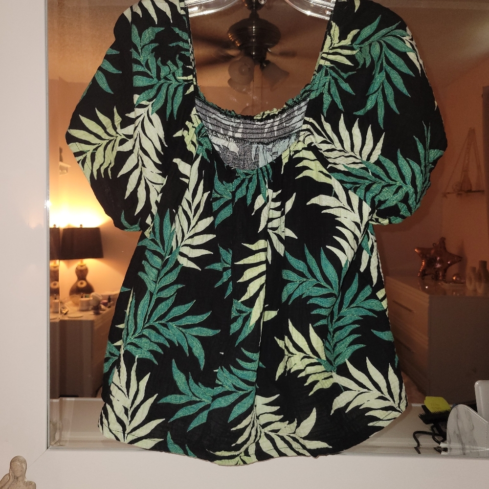 Joyspun Tropical Leaf Print Women's Top - Picture 3 of 5